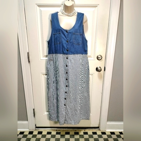 Original TY Wear Chic Button-Down Denim Midi Dress - Picture 3 of 5